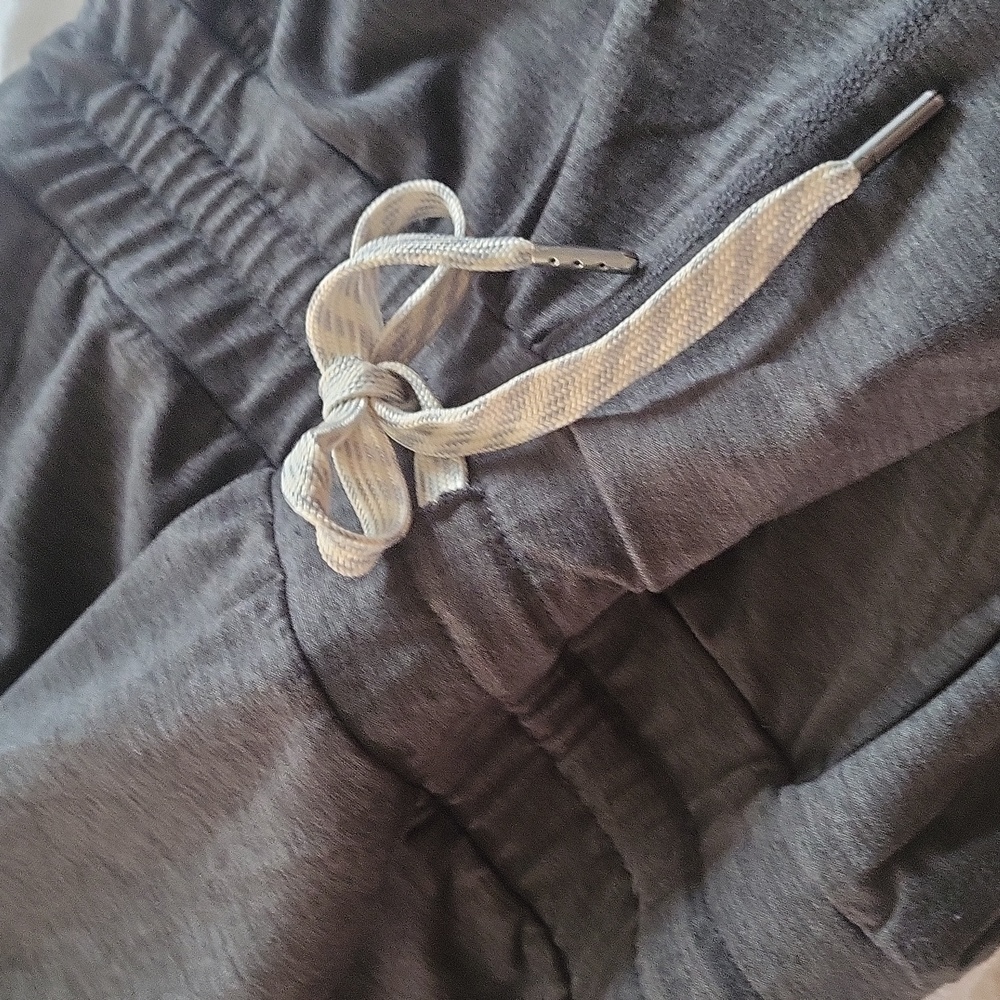 Vuori All Day Jumpsuit  lightweight DreamKnit fabric,  V-neck Drawstring Waist - Picture 6 of 10
